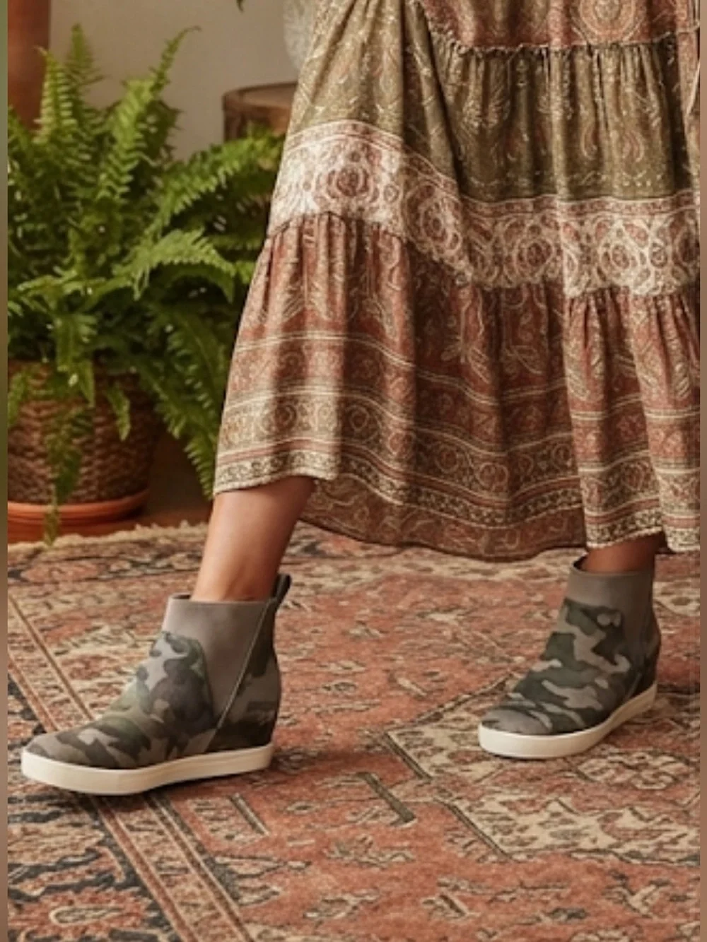Linea Paolo Ari-L Hidden Wedge Sneaker Boot Camo Suede Slip-On 8.5 NIB